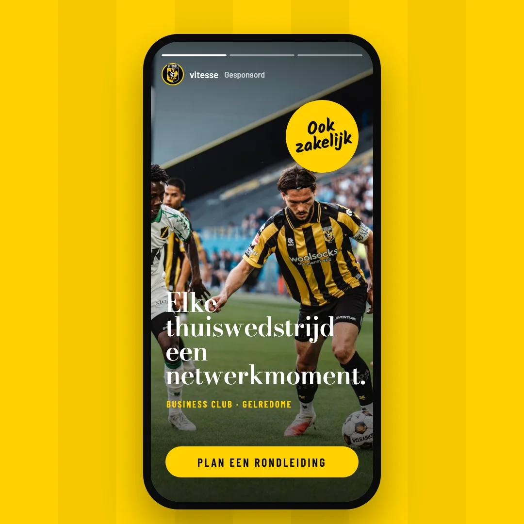 Instagram story in a phone: Elke thuiswedstrijd een netwerkmoment.